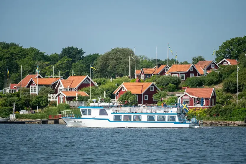 Båt och röda hus Karlskrona
